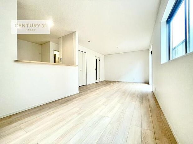 広々ダイニングスペース！ゆったりお食事。笑い声響く楽しい時間が過ごせます。日々の疲れも癒されます！