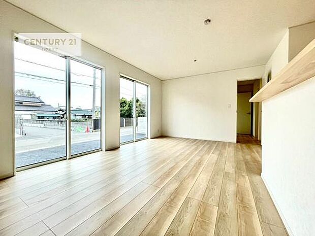 広々ダイニングスペース！ゆったりお食事。笑い声響く楽しい時間が過ごせます。日々の疲れも癒されます！