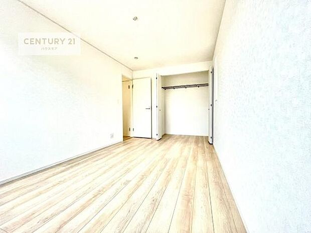 掃き出し窓がないお部屋は、お子様のお部屋としても安心です！収納スペースも充実しているので散らかったお部屋をサッと片付けられます！