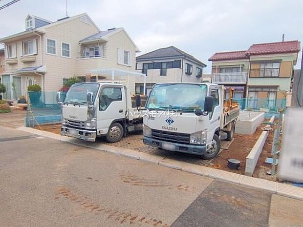 駐車スペースは2台分あります!セカンドカーはもちろん、バイクや自転車なども置き場所に困りません。