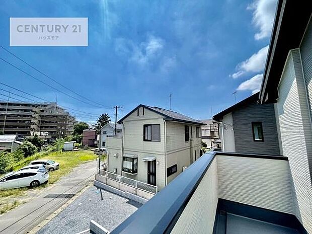 陽当たり良好なバルコニーです！晴れた日には青い空を見渡せる開放的な時間を楽しめます。