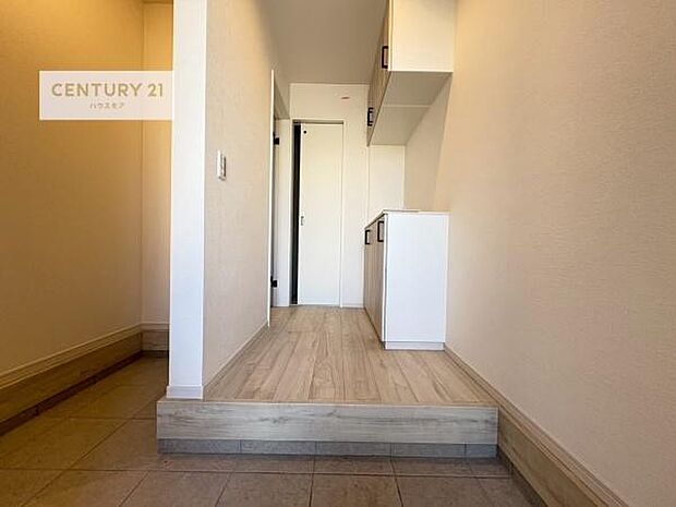 玄関土間収納付き!収納スペースなのでベビーカーやアウトドアの道具がスッキリしまえます!取り出しもラクラク!整理整頓がしやすい!