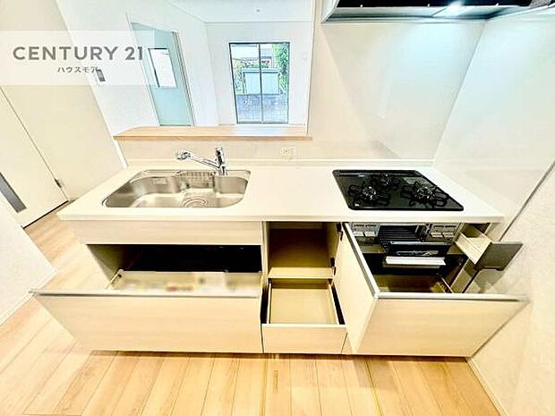 収納スペースが豊富で、調理スペースがスッキリと片付きひろ〜く活用できます！快適に作業ができます！毎日の料理が捗ります！