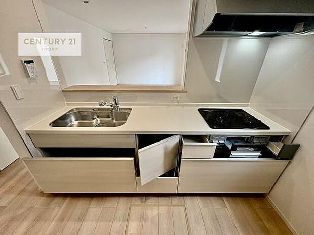 収納スペースが豊富で、調理スペースがスッキリと片付きひろ〜く活用できます！快適に作業ができます！毎日の料理が捗ります！