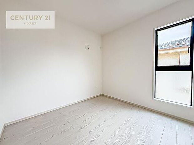 洋室は子供部屋や寝室、色々と用途多彩に利用できますね。収納力もたっぷりなので、広々気持ちよく過ごすことができます。