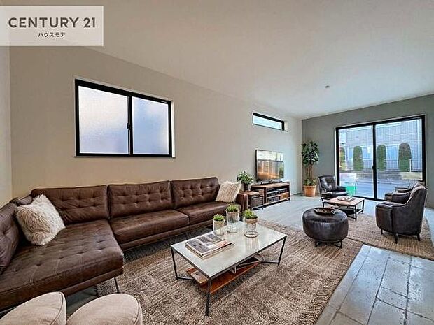 家具はCGパースです。大切な家族が集まるからこそLDKにはこだわりたい。明るく心地よいリビングです。