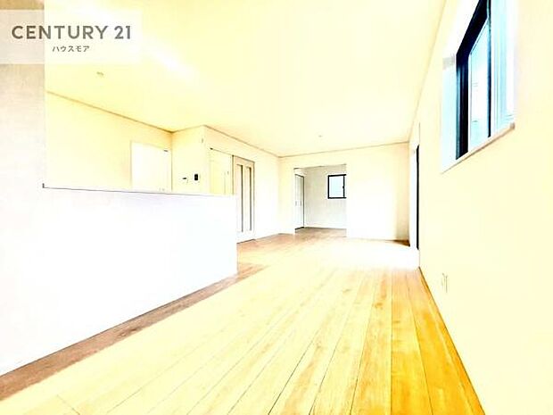 広々ダイニングスペース!ゆったりお食事。笑い声響く楽しい時間が過ごせます。日々の疲れも癒されます!