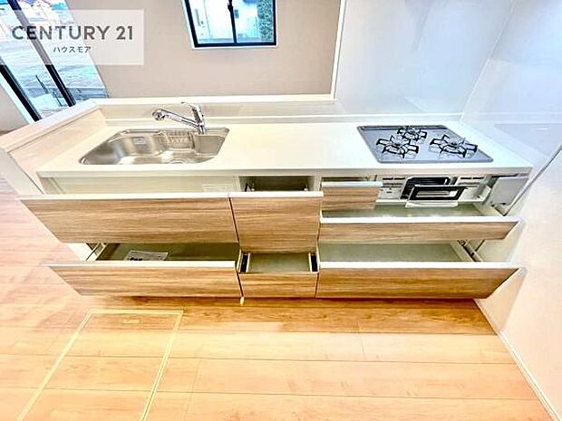 収納スペースが豊富で、調理スペースがスッキリと片付きひろ〜く活用できます!快適に作業ができます!毎日の料理が捗ります!