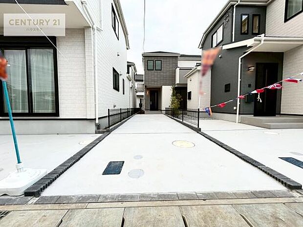 駐車スペースは2台分あります!セカンドカーはもちろん、バイクや自転車なども置き場所に困りません。