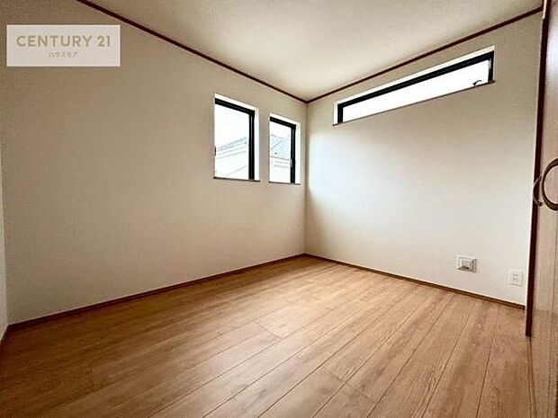 シンプルにデザインされているため、家具を選びません!お気に入りの家具を置いてくつろげる空間を作ることができます。