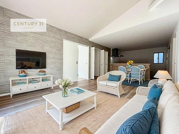 家具はCGパースです。開放感のある広々LDK！ソファーやダイニングテーブルを置いても窮屈にならないので快適に過ごせます！コミュニケーションが取りやすいリビングです！