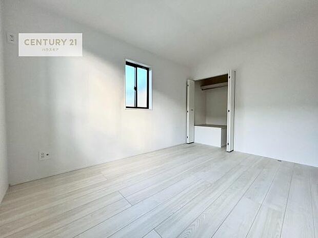 クローゼット付きの洋室は、整理整頓がしやすくいつでもすっきりとした印象に。寝室や子ども部屋としても使いやすい間取りです。