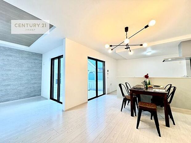 大切な家族が集まるからこそLDKにはこだわりたい。子供たちが元気に笑いながら走り回っている姿を見た時が「広い家にして良かった」と思う瞬間です。