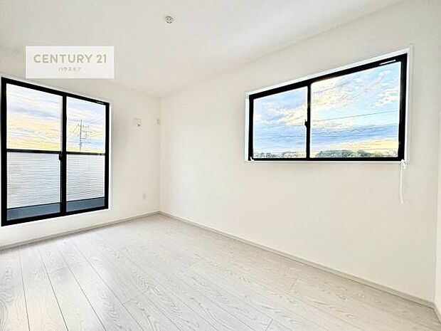 収納がある洋室はお部屋全体がスッキリ片付ききれいに保てますね！