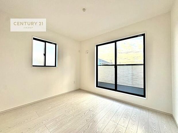 シンプルにデザインされているため、家具を選びません！お気に入りの家具を置いてくつろげる空間を作ることができます。