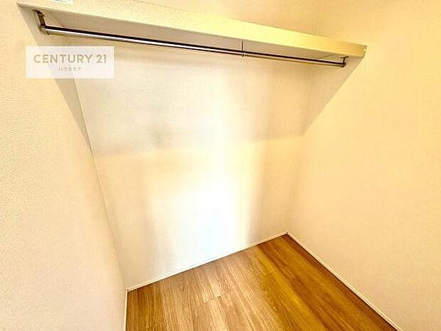 ウォークインクローゼット完備♪ご夫婦での共有や、ご家族の成長に合わせた活用も可能です!毎日の支度が楽しくなるワンランク上の暮らしをご提案します◎