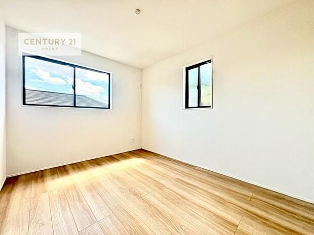 洋室は子供部屋や寝室、色々と用途多彩に利用できますね。収納力もたっぷりなので、広々気持ちよく過ごすことができます。