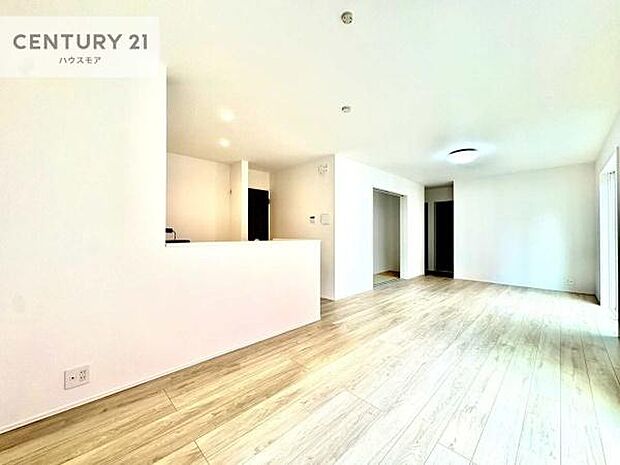 【現地販売会開催中】広々ダイニングスペース！ゆったりお食事。笑い声響く楽しい時間が過ごせます。日々の疲れも癒されます！