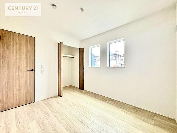 【現地販売会開催中】掃き出し窓がないお部屋は、お子様のお部屋としても安心です！収納スペースも充実しているので散らかったお部屋をサッと片付けられます！