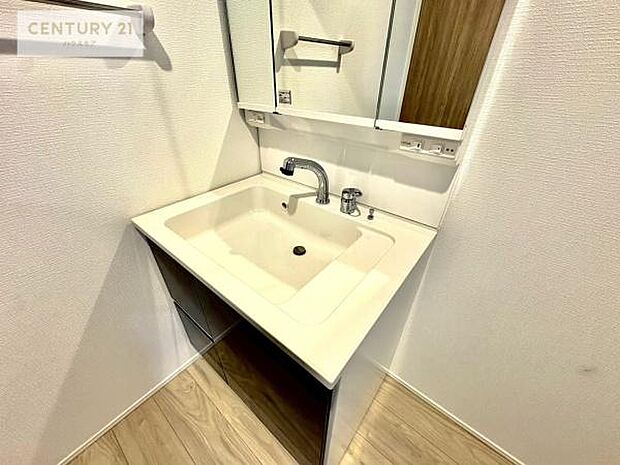 【現地販売会開催中】深い洗面台ボウルは、水が跳ねにくいのでお手入れが楽々！清潔感が保てます！キレイな洗面所で自分磨きのモチベーションが上がりますね！