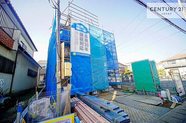 駐車スペースは2台分あります!セカンドカーはもちろん、バイクや自転車なども置き場所に困りません。