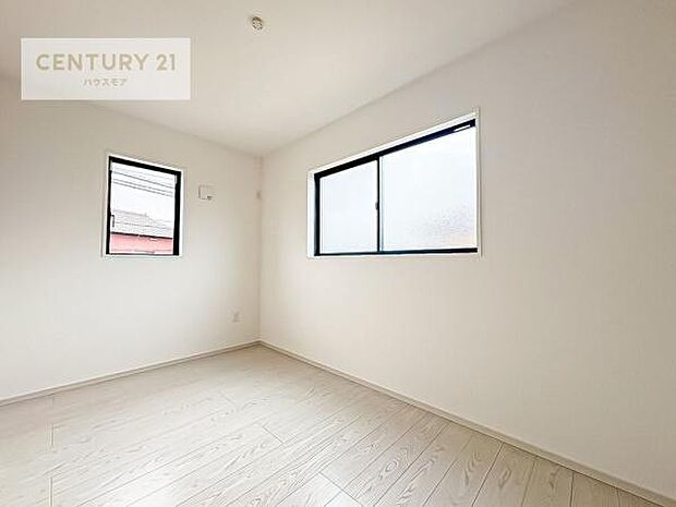 掃き出し窓がないお部屋は、お子様のお部屋としても安心です！収納スペースも充実しているので散らかったお部屋をサッと片付けられます！