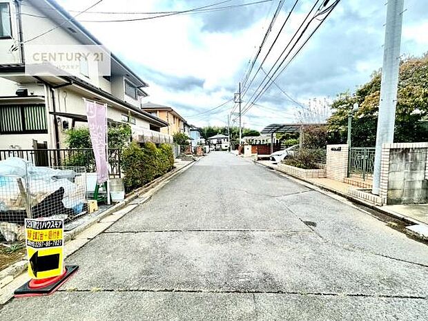 前面道路6ｍ！陽当り良好な立地です。車庫入れが苦手な方も安心ですね。【現地販売会開催中】