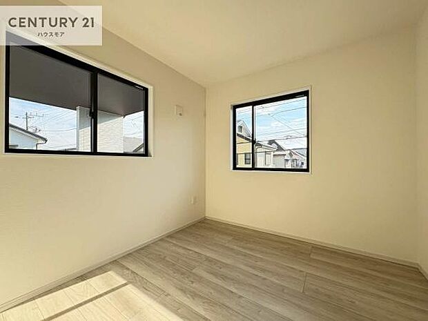 掃き出し窓がないお部屋は、お子様のお部屋としても安心です!