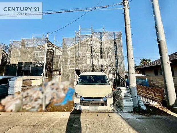 駐車スペースは2台分あります!セカンドカーはもちろん、バイクや自転車なども置き場所に困りません。