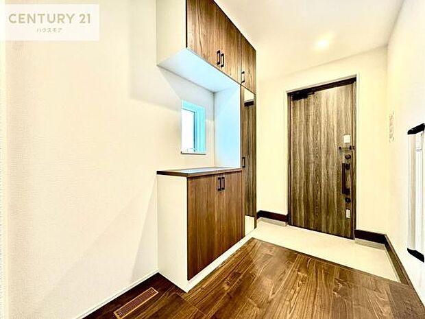 【現地販売会開催中】シューズボックス付きなので、玄関が片付きお掃除がしやすいです！スッキリした玄関で戸を開けた瞬間、清潔感のある心地いい空間が出迎えてくれます。