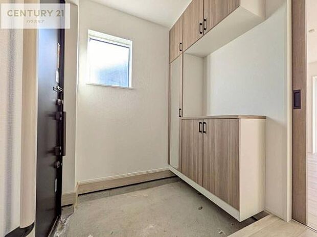 シューズボックス付きなので、玄関が片付きお掃除がしやすいです！スッキリした玄関で戸を開けた瞬間、清潔感のある心地いい空間が出迎えてくれます。【限定販売会開催中】