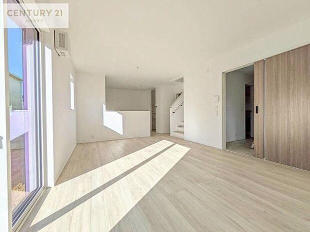 広々ダイニングスペース！ゆったりお食事。笑い声響く楽しい時間が過ごせます。日々の疲れも癒されます！【限定販売会開催中】