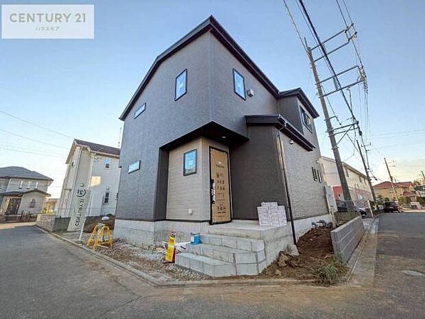 前面道路6ｍ×6ｍ！陽当り良好な立地です。車庫入れが苦手な方も安心ですね。【限定販売会開催中】