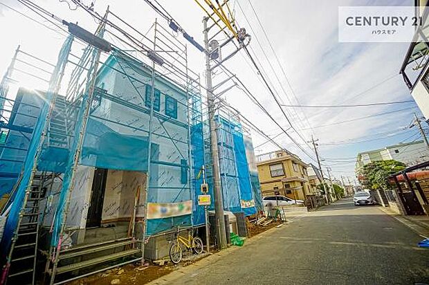 前面道路6m!陽当り良好な立地です。車庫入れが苦手な方も安心ですね。