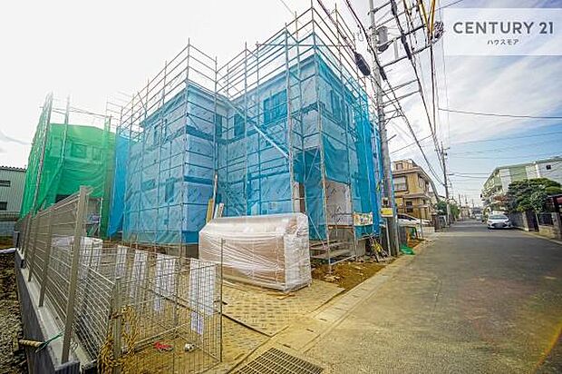 前面道路6m!陽当り良好な立地です。車庫入れが苦手な方も安心ですね。