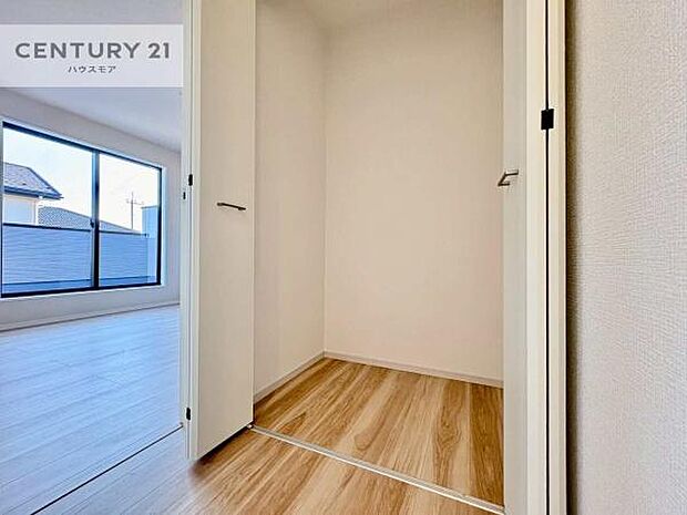 住空間をすっきり使うためには必須ポイントの収納スペースですよね。是非現地でご確認ください！