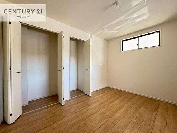 掃き出し窓がないお部屋は、お子様のお部屋としても安心です!収納スペースも充実しているので散らかったお部屋をサッと片付けられます!