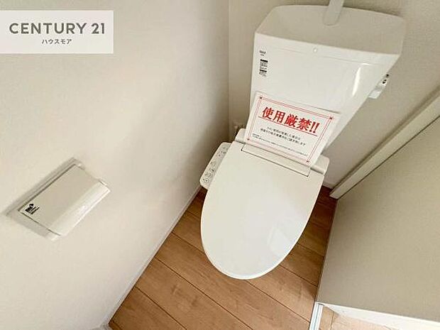 1・2階にトイレがございます!朝の忙しい時間帯も待たずにすみそうですね。白を基調とした清潔感のあるトイレでお手入れがしやすいです!