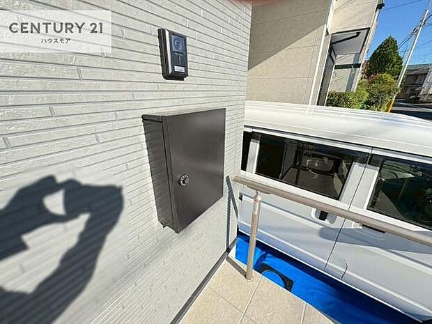 郵便ポスト付きで不在時でも荷物が受け取れてとっても便利!家にいなきゃいけないストレス回避!再配達の手間が省けます!