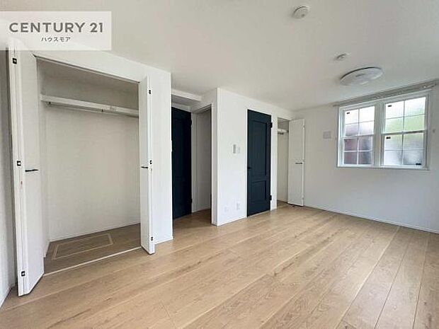 ライフスタイルにに合わせて2部屋に分けることが可能です!収納スペースも充実しています。