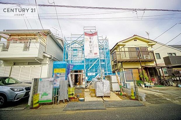 駐車スペースは2台分あります!セカンドカーはもちろん、バイクや自転車なども置き場所に困りません。