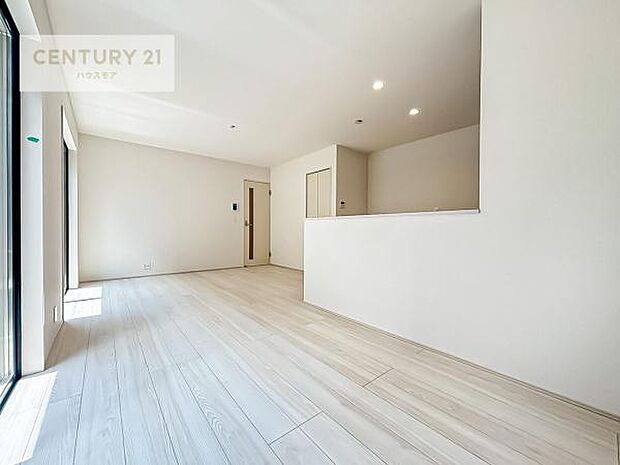 広々ダイニングスペース!ゆったりお食事。笑い声響く楽しい時間が過ごせます。日々の疲れも癒されます!配膳や後片付けも便利です!