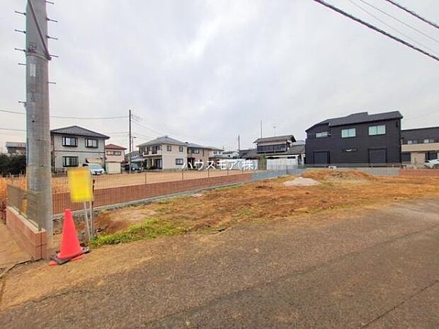 駐車スペースは4台分あります！セカンドカーはもちろん、バイクや自転車なども置き場所に困りません。