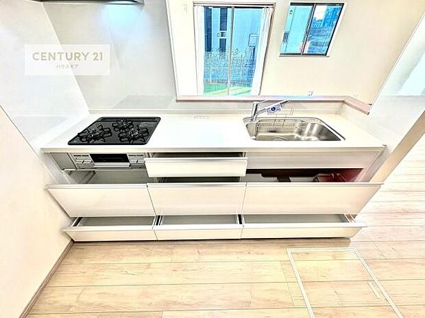 収納スペースが豊富で、調理スペースがスッキリと片付きひろ〜く活用できます!快適に作業ができます!毎日の料理が捗ります!