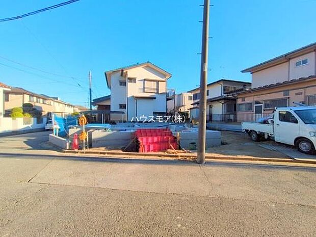 駐車スペースは2台分あります!セカンドカーはもちろん、バイクや自転車なども置き場所に困りません。