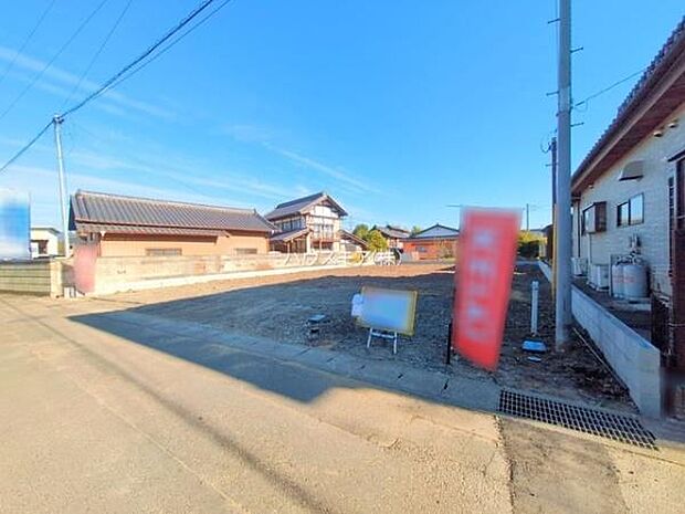 駐車スペースは2台分あります！セカンドカーはもちろん、バイクや自転車なども置き場所に困りません。