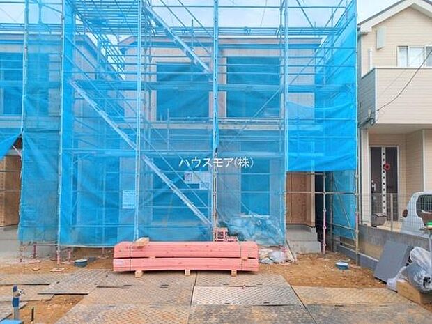 駐車スペースは2台分あります!セカンドカーはもちろん、バイクや自転車なども置き場所に困りません。