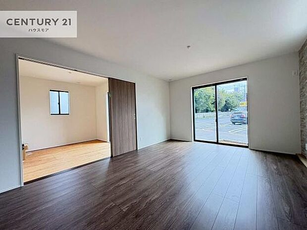 広々ダイニングスペース!ゆったりお食事。笑い声響く楽しい時間が過ごせます。日々の疲れも癒されます!