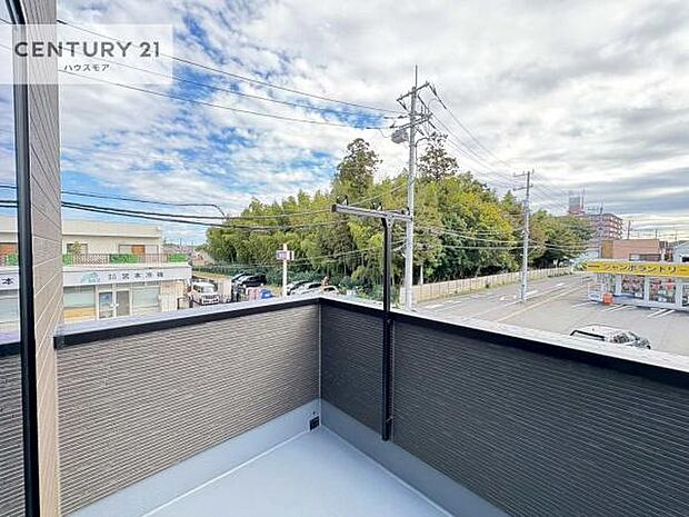 陽当たり良好なバルコニーです!晴れた日には青い空を見渡せる開放的な時間を楽しめます。