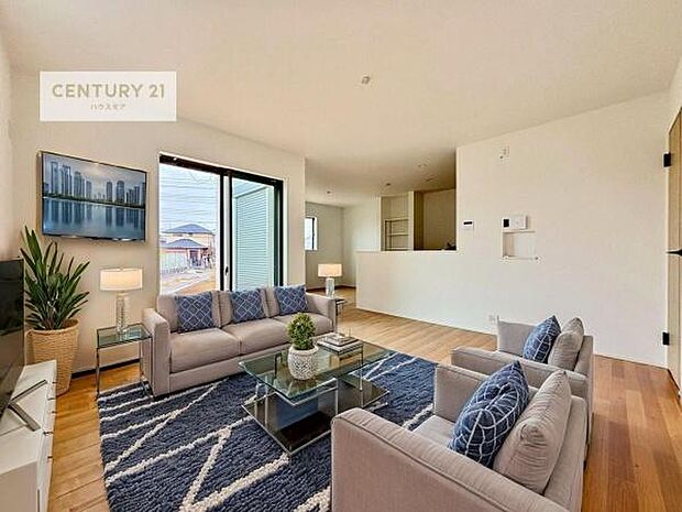 家具はCGパースです。心地良いリビングは家族が自然と集まります。家族団欒の時間が増えそうです。ご家族と、より一層充実した時間を過ごせそうですね。